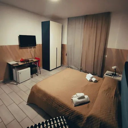 Neapolis Center 4*
