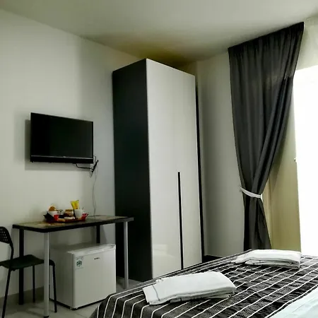 Neapolis Center 4*