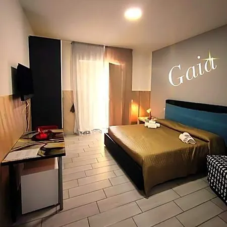 Neapolis Center 4*