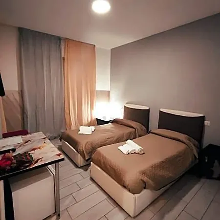 Neapolis Center Oda ve Kahvaltı 4*