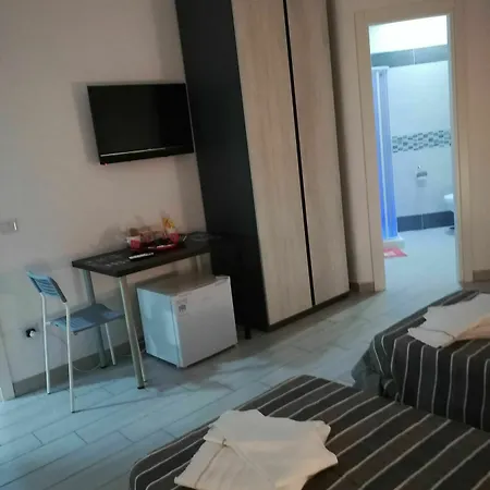 Alojamento de Acomodação e Pequeno-almoço Neapolis Center 4*