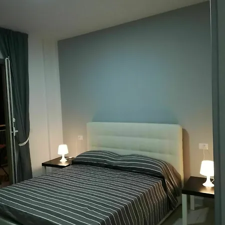 Neapolis Center 4* Naples