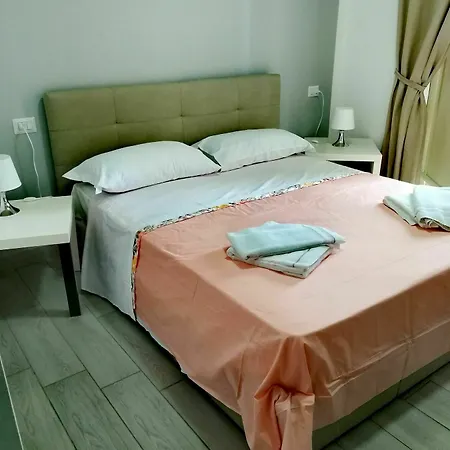 Neapolis Center Couette-café 4*