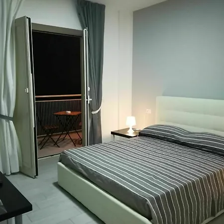 Neapolis Center 4* Naples