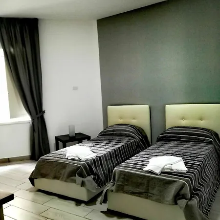 Neapolis Center 4*