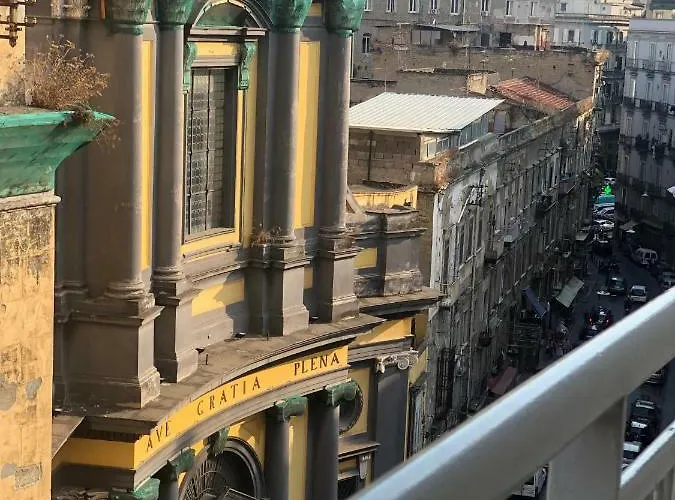 Oda ve Kahvaltı Neapolis Center 4*