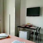 Neapolis Center לינה וארוחת בוקר