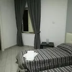 Neapolis Center לינה וארוחת בוקר 4*