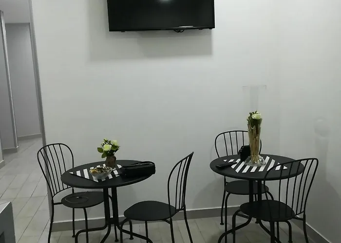 ベッド・アンド・ブレックファスト Neapolis Center 4*